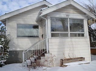 915 E 1st St NW, Calgary, AB T2M 2R9