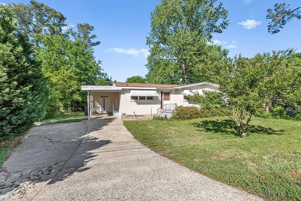 Building Photo - 2423 Brentwood Pl
