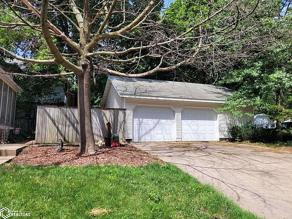 4th image of 815 A Ave E