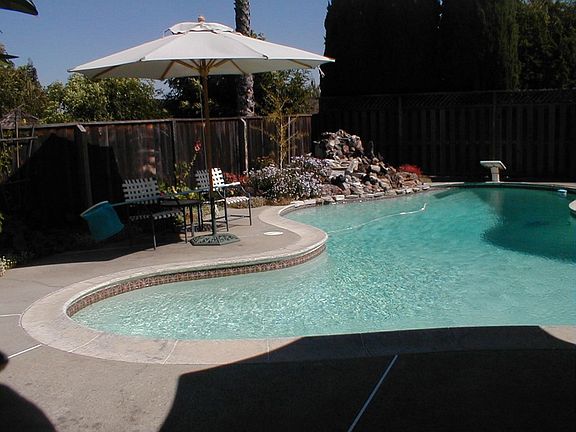 Fountain at the end of the pool