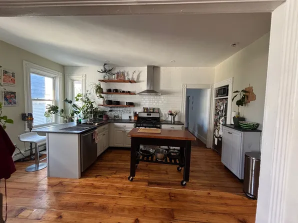 20 Woodbine St #1, Providence, RI 02906