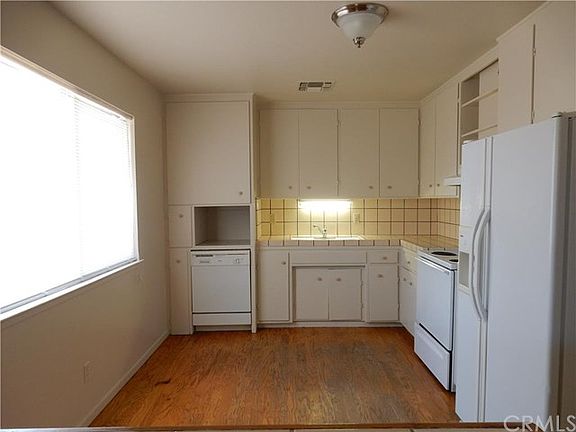 2nd image of 7101 Louise Ave