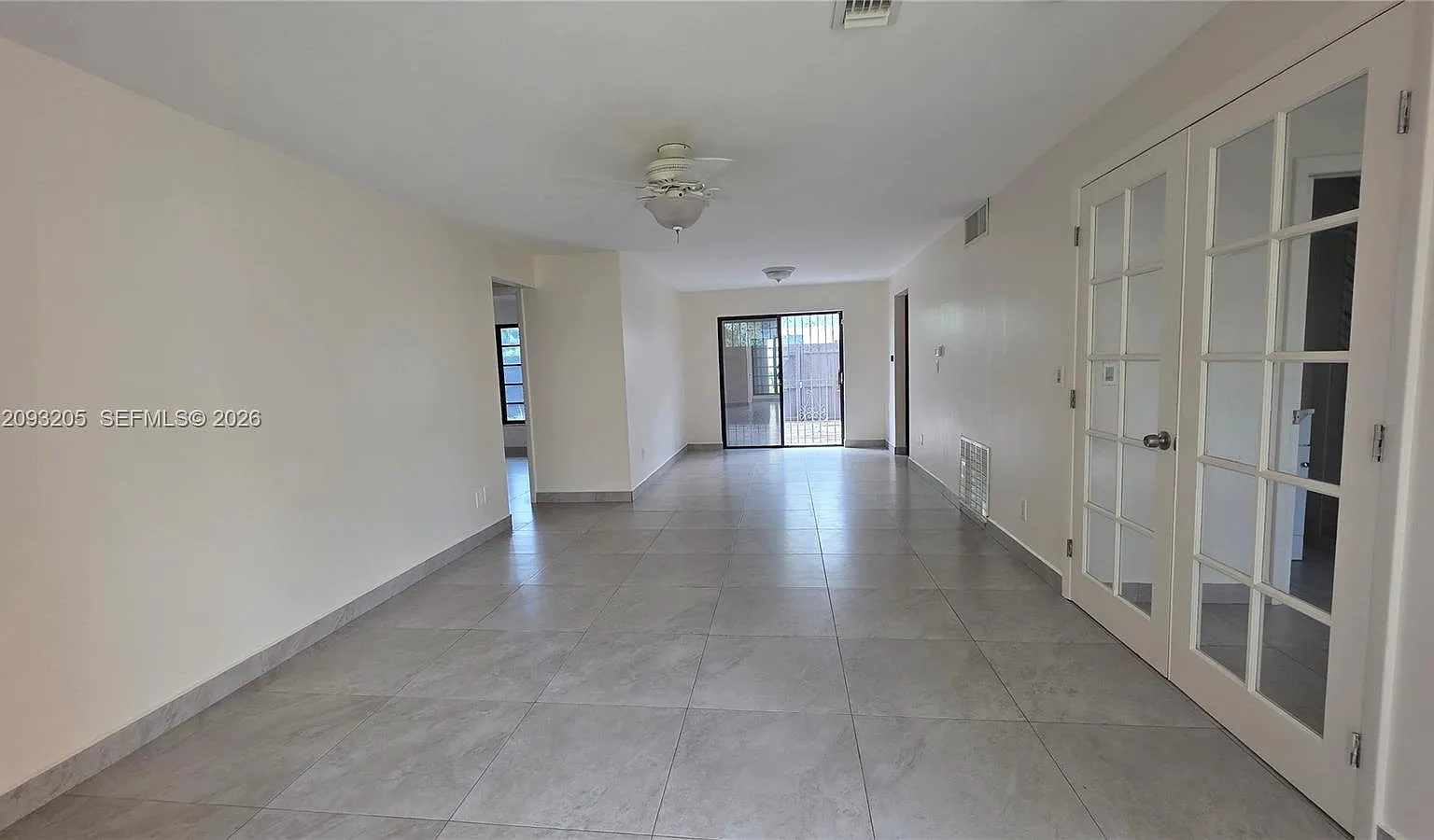 Point Royale Condo No 5 — Photo 4