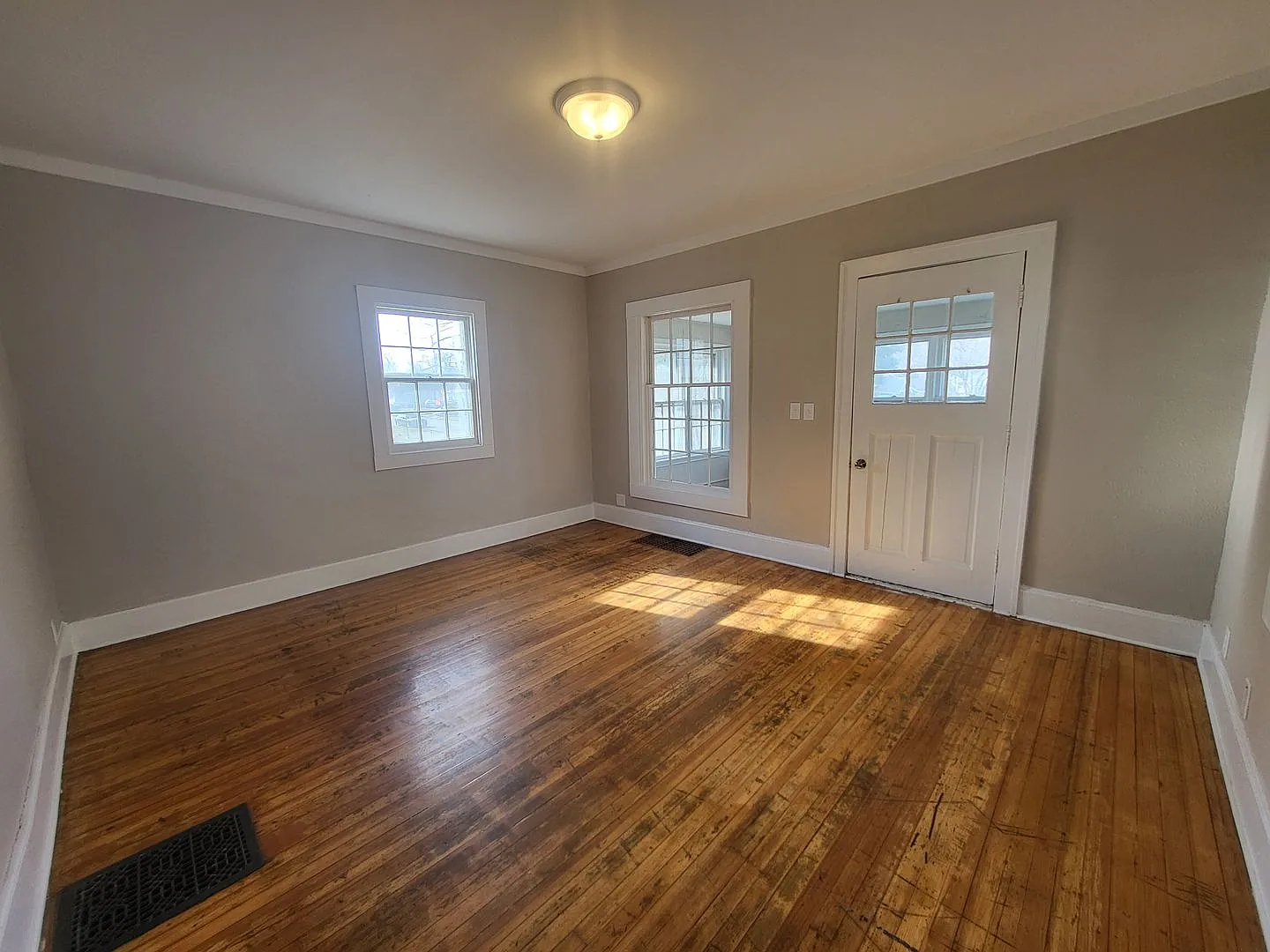 Priced to Lease! — Photo 4