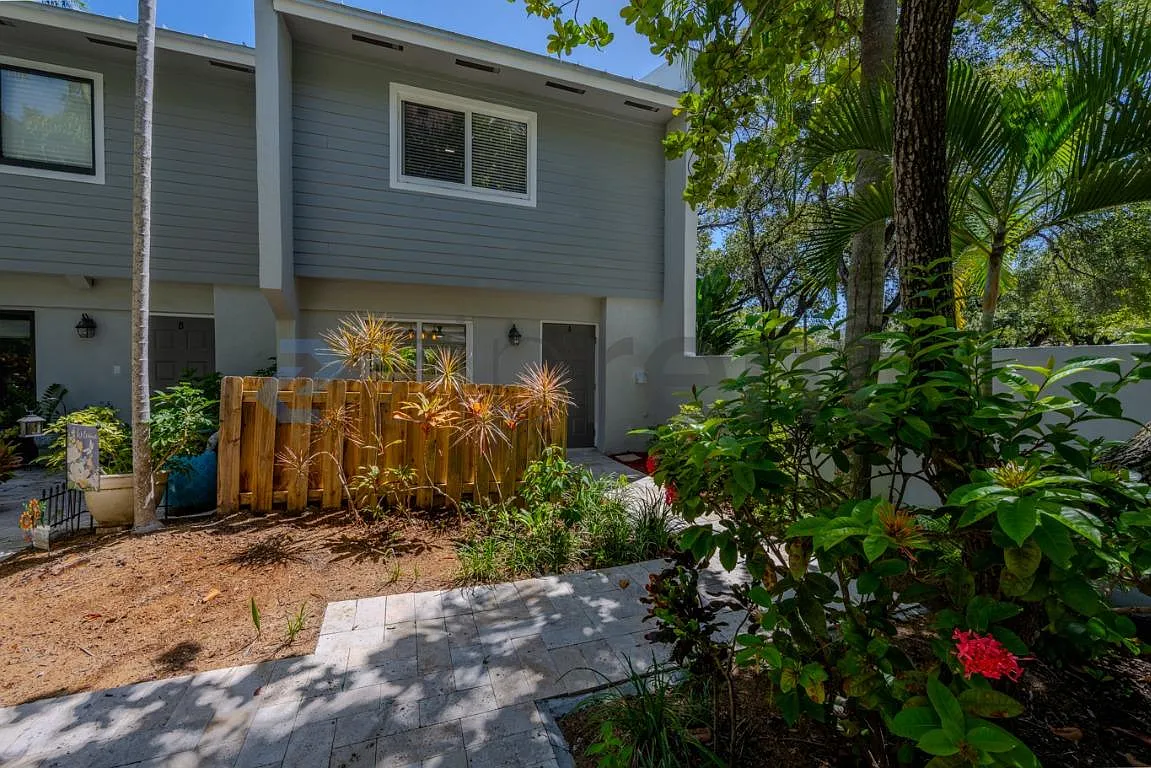 2 bed, 1.5 bath, 1120 sqft, $4,500 — Photo 1