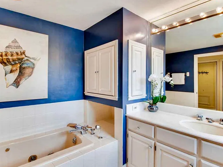 1058 Wilmette Ave — Photo 10