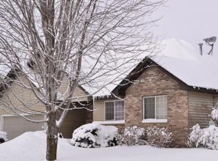 6200 Glacier Dr, North Branch, MN 55056