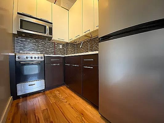 5th image of 1367 Dean St #3B