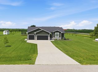 5219 Cherrywood Ln, Winterset, IA 50273