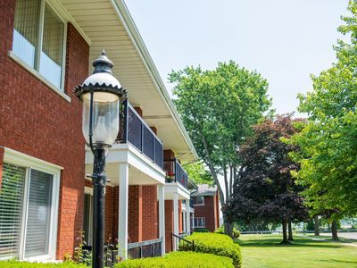 7520 Macomb St APT 6A, Grosse Ile, MI, 48138