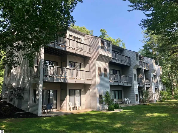 5668 Creeks Xing #99, Williamsburg, MI 49690