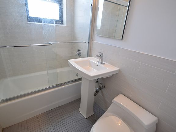 Harbor House - Bathroom - H35-05J