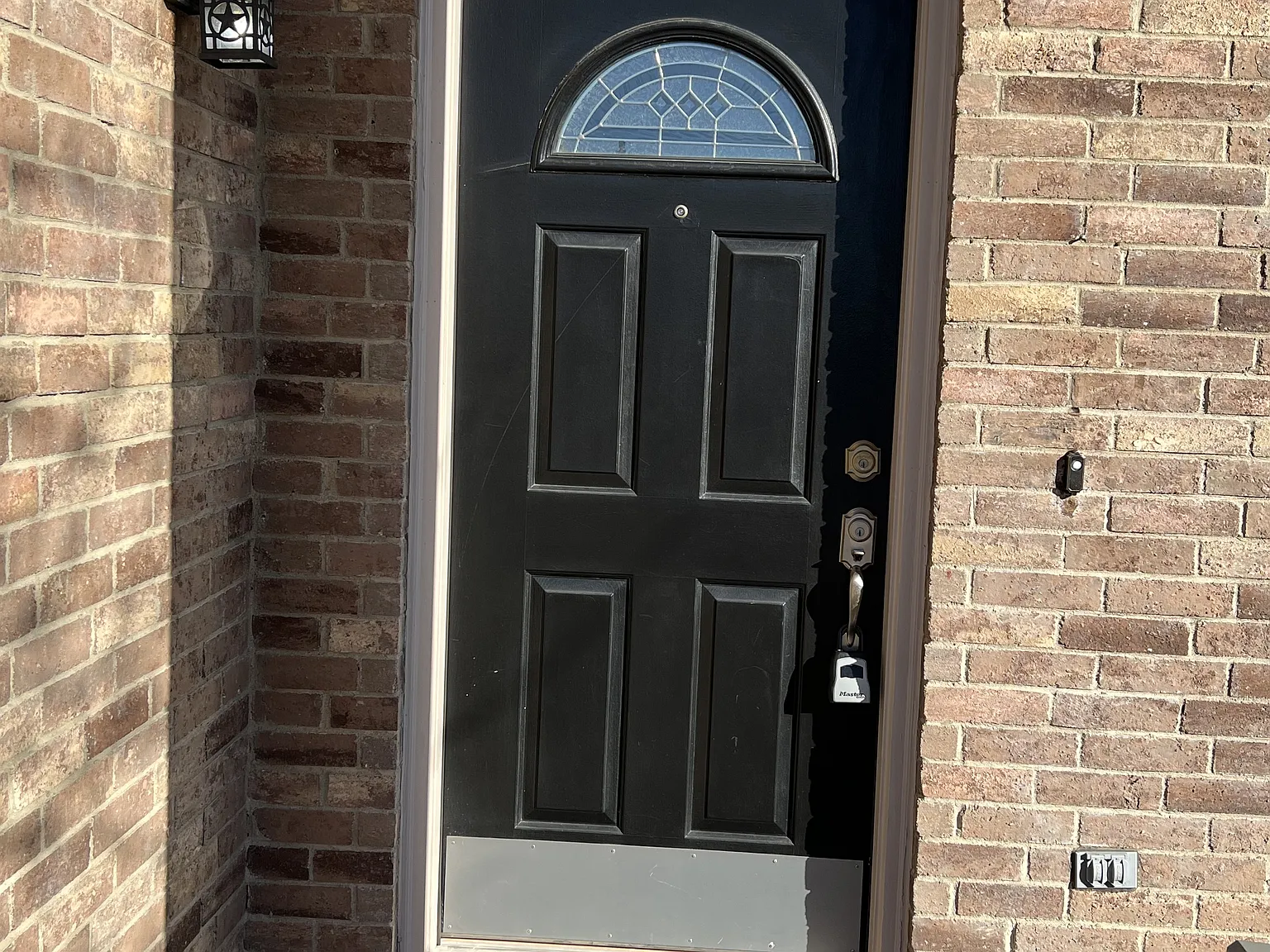 3 bed, 2166 sqft, $2,295 — Photo 3