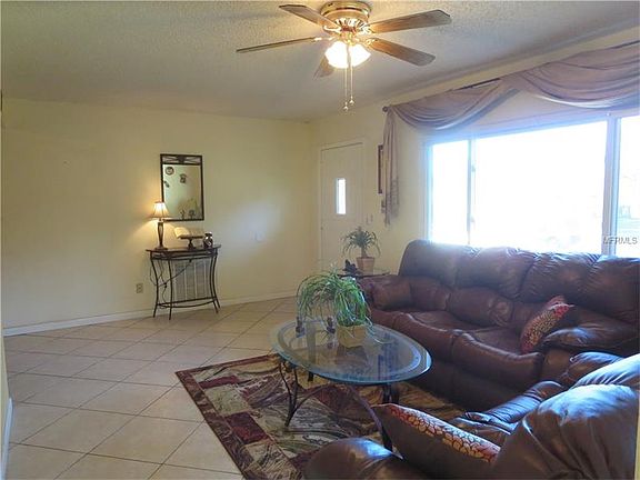 3rd image of 1720 Suffolk Dr
