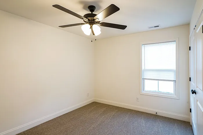 380 Baldwin Ln — Photo 8