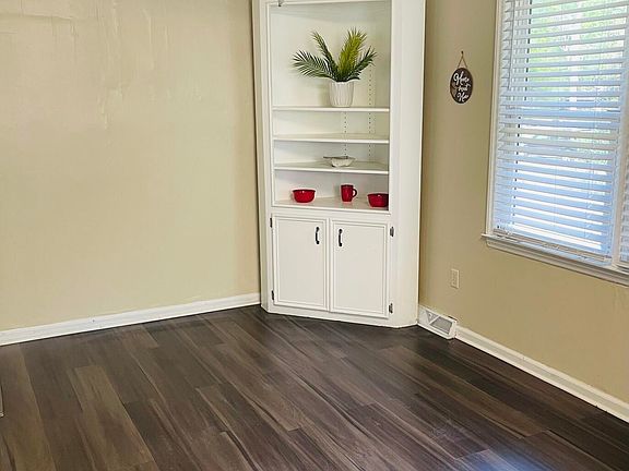 5th image of 3280 Starlett Ave