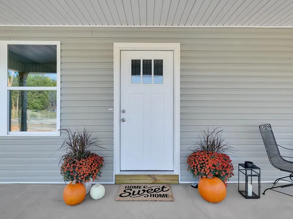 141 High School St, Charlotte, TN 37036