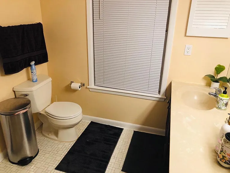111 Biscayne Ct — Photo 12