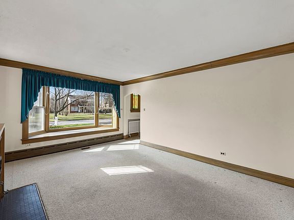 5th image of 2126 Maple Rd