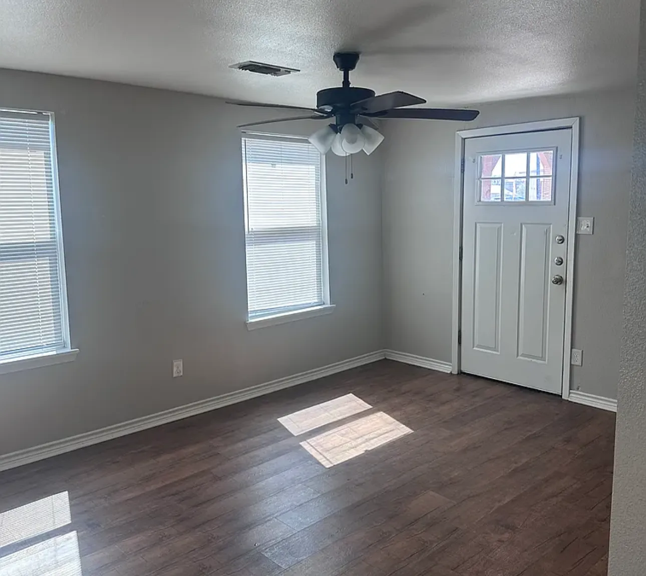 2 bed, 700 sqft, $1,025 — Photo 1
