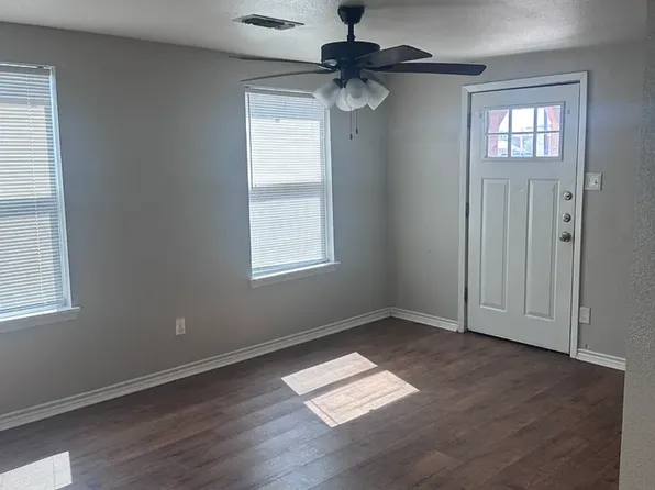 802 E Nueces St #1, Victoria, TX 77901