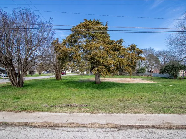 306 N Temple St, Caldwell, TX 77836