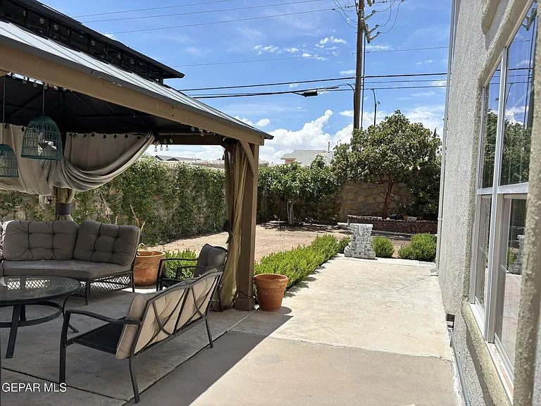 2313 Passage Pl — Photo 35