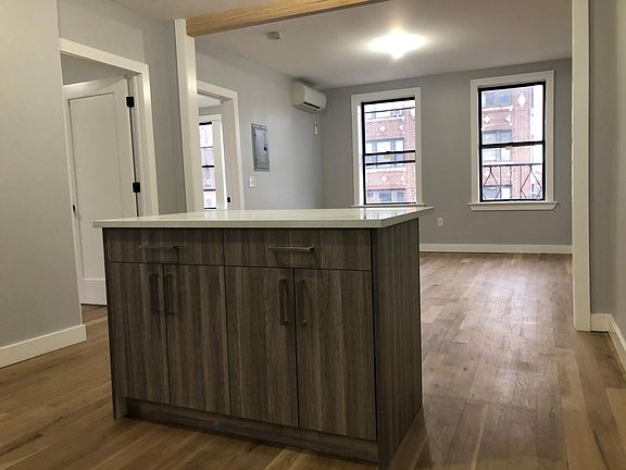5th image of 84 Romaine Ave APT 5R