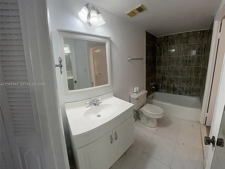 1470 NE 123rd St #A1114 — Photo 8