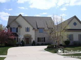 2031 Laurel Valley Dr, Vernon Hills, IL 60061