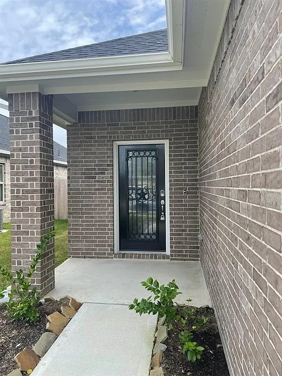 3 bed, 2.0 bath, 1602 sqft, $2,150 — Photo 2