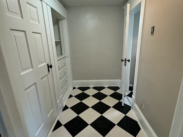 82 Oakdale Ave — Photo 6