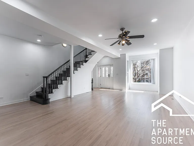 2522 N Artesian Ave — Photo 1