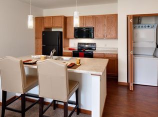 215 Lincolnshire Pl APT 207, Wales, WI 53183