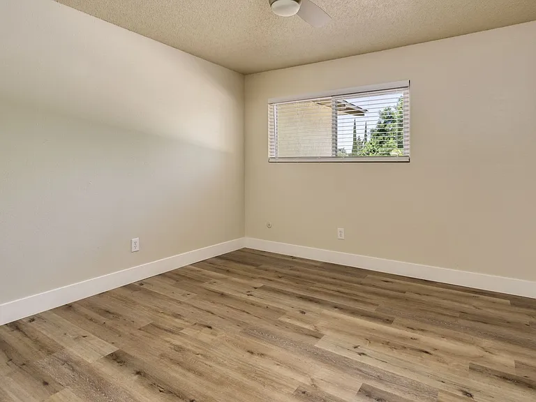 1500 Sheridan Ave — Photo 7