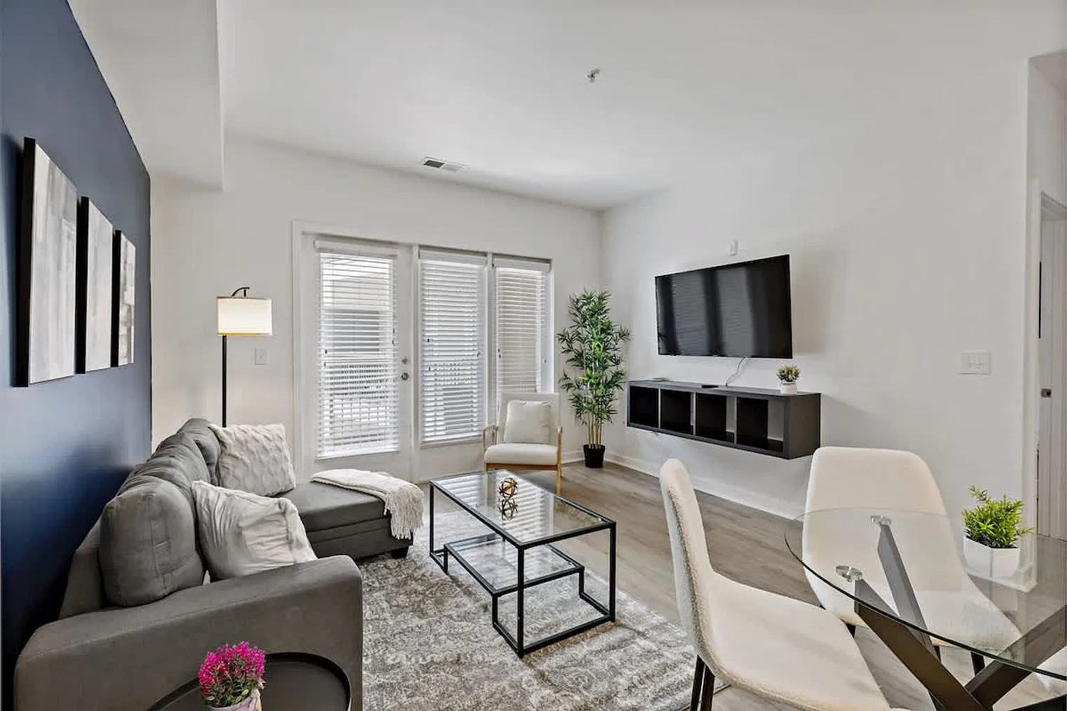 1 bed, 1.0 bath, 721 sqft, $4,093 — Photo 1