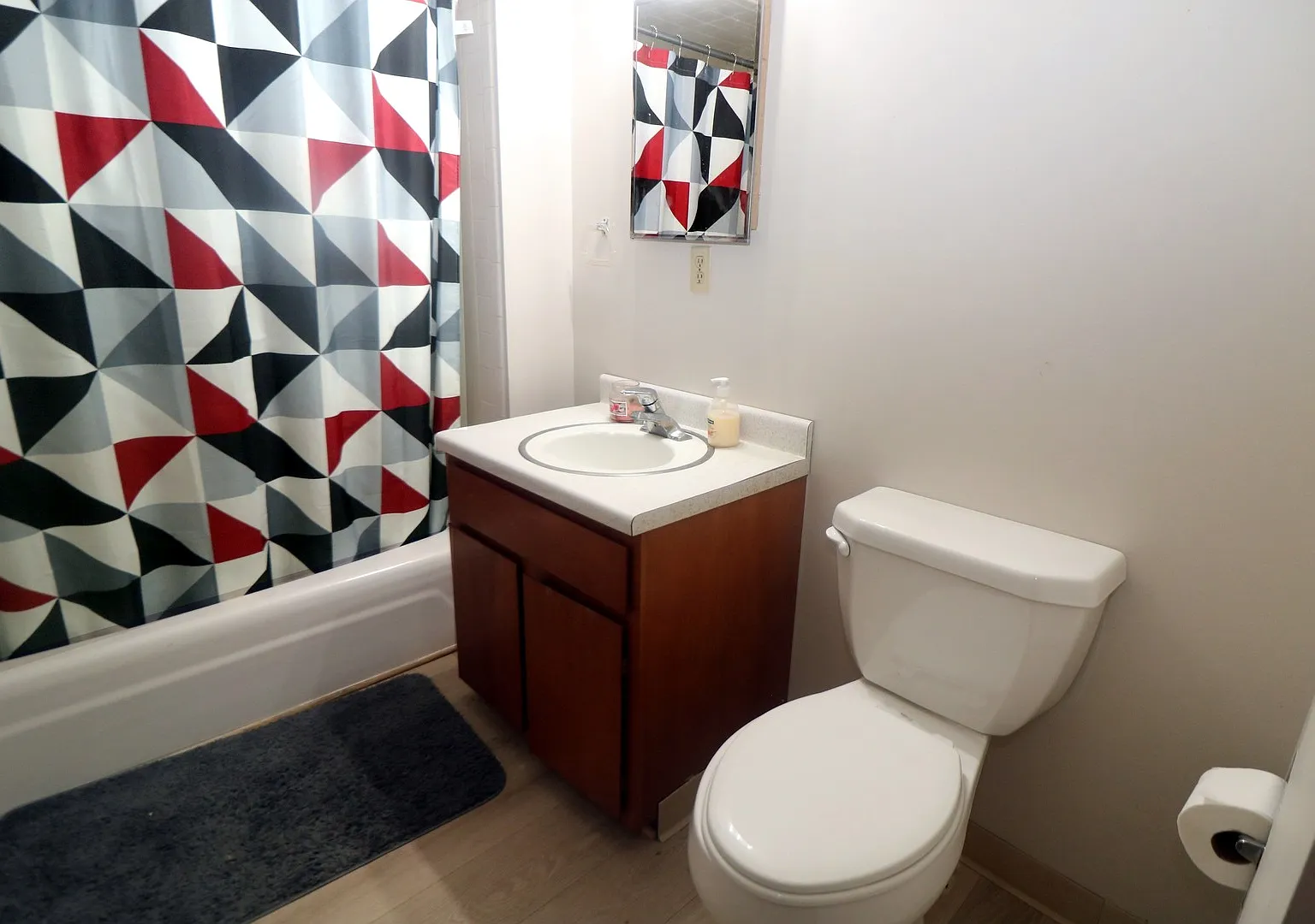 2 bed, 785 sqft, $1,300 — Photo 4