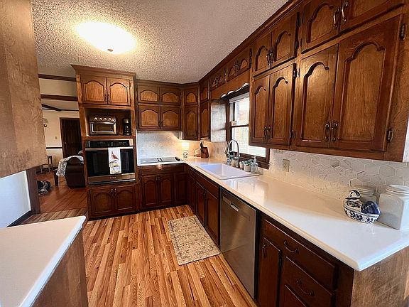4th image of 49 Elderberry Ln