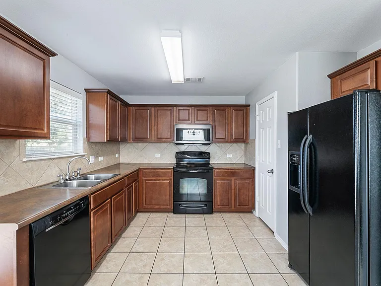 1205 Logan Dr — Photo 11