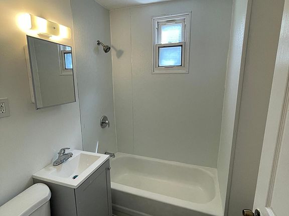 3rd image of 304 S Orange Ave Floor 2