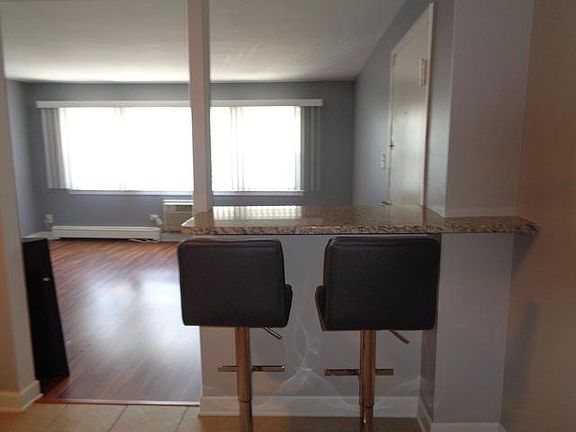 3rd image of 10917 S Lloyd Dr APT 10