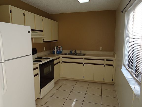 5th image of 1250 Autumn St