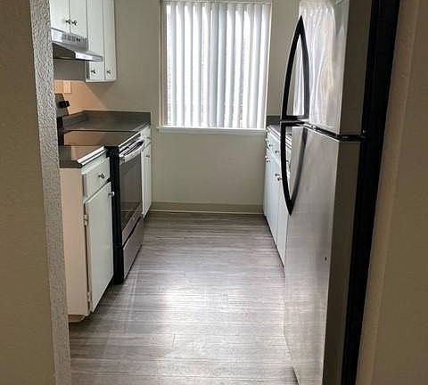 3rd image of 416 101st Ave SE APT I