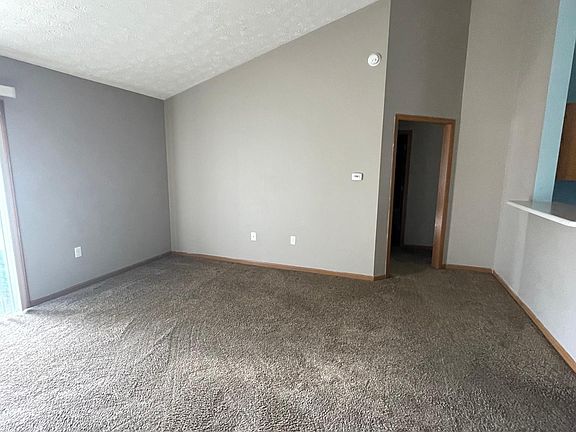 3rd image of 415 Vineyards Ct