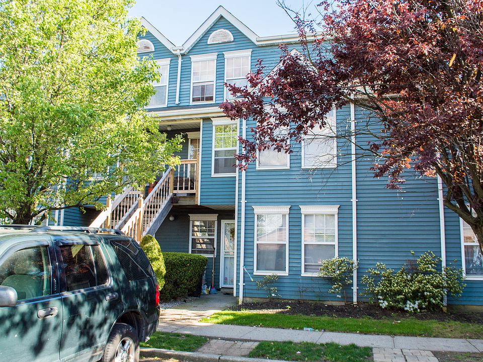 1st image of 227B Pond Way #227B