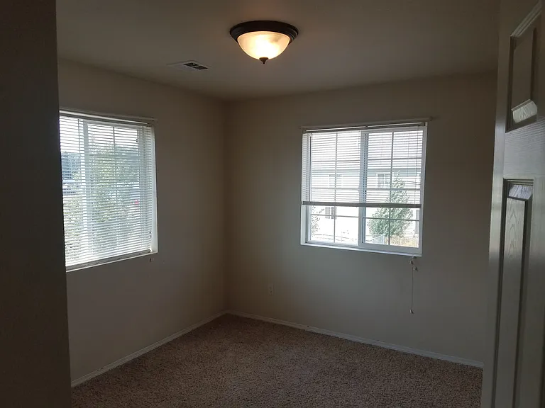 21 W Evergreen Dr — Photo 8