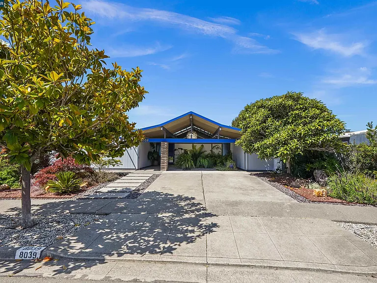 8039 Shay Dr — Photo 1