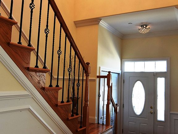 2nd image of 90 Appleby Ave
