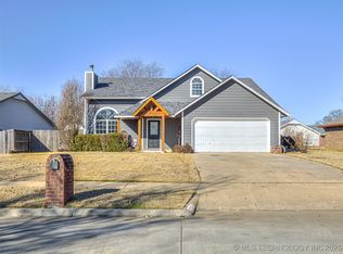 607 Ridgeview Dr, Claremore, OK 74017