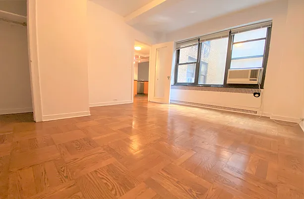 Rented by Manhattan Realty Group | media 10